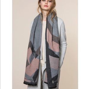 NEFLI Woven Scarf With Fray & Geometric Print NWT